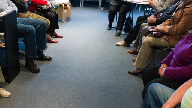 27 Prozent der Kassenpatienten und 14 Prozent der Privatversicherten haben in der Praxis länger als 30 Minuten gewartet. 27 Prozent der Kassenpatienten und 14 Prozent der Privatversicherten haben in der Praxis länger als 30 Minuten gewartet.