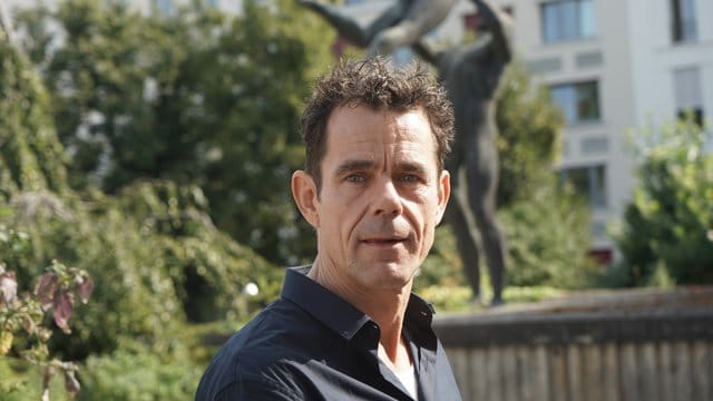 Der Regisseur Tom Tykwer steht dem Mauer- und Kunstprojekt DAU Freiheit beratend zur Seite.