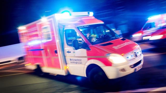Wer Rettungskräfte von ihrem Einsatz abhält, macht sich strafbar. Wer Rettungskräfte von ihrem Einsatz abhält, macht sich strafbar.