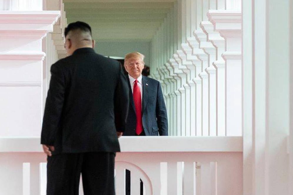 Donald Trump und Kim Jong Un beim Treffen im Juni: Mittlerweile drohen die Gespräche zwischen den USA und Nordkorea zu scheitern.