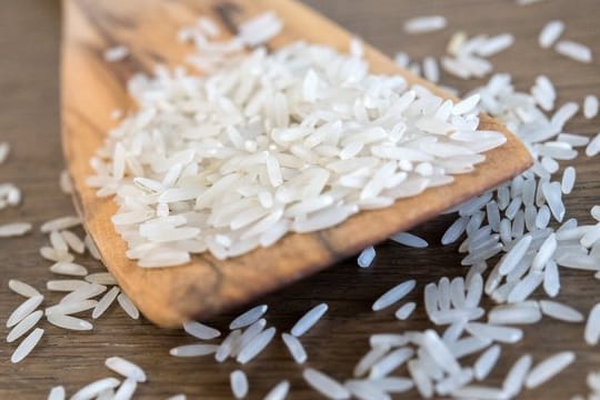 Basmatireis: Am besten schnitten in einer Untersuchung der Stiftung Warentest lose verpackte Körner ab – also keine Kochbeutel oder Mikrowellenprodukte.