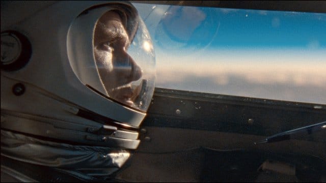 Ryan Gosling als Neil Armstrong in einer Szene des Weltraumdramas "First Man - Aufbruch zum Mond".