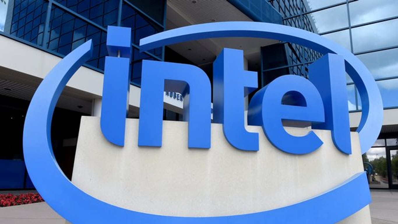Intel will neue Chips auf den Markt bringen, die mehrere Sprachassitenten über einen Rechner parallel laufen lassen.
