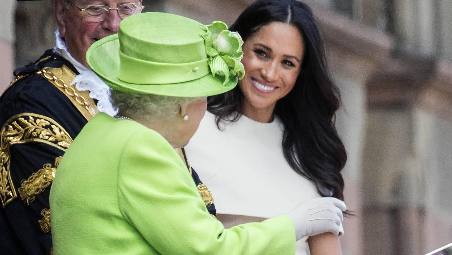 Der erste Auftritt mit der Queen: Diesen meisterte Meghan mit Bravour.