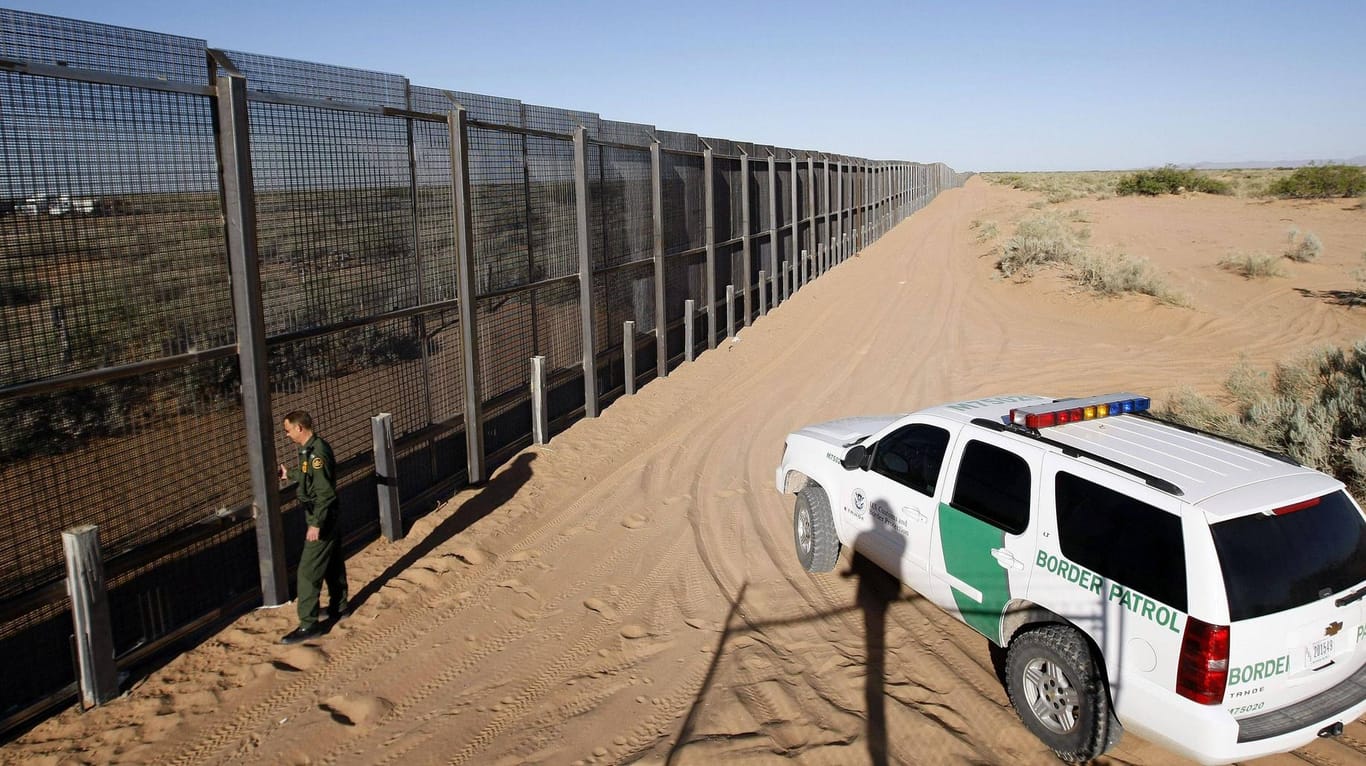 US-Grenzschützer in New Mexico: Wegen der Trennung von Einwandererfamilien an der Grenze steht die US-Regierung in der Kritik (Archivfoto).