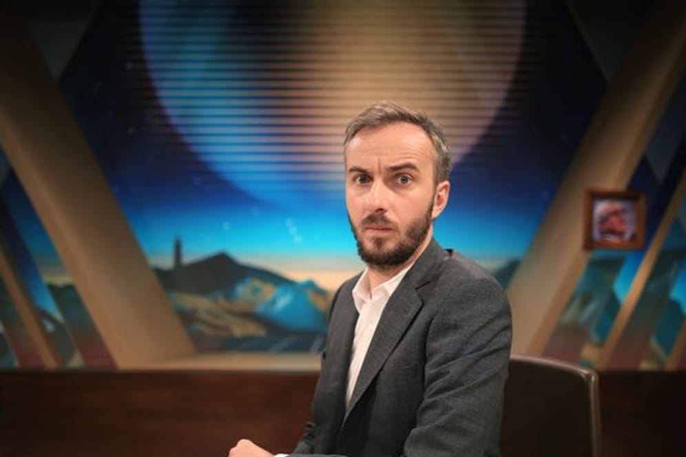 Der Satiriker Jan Böhmermann: Am 2. November startet seine Sendung "Lass dich überwachen!" im ZDF-Hauptprogramm.