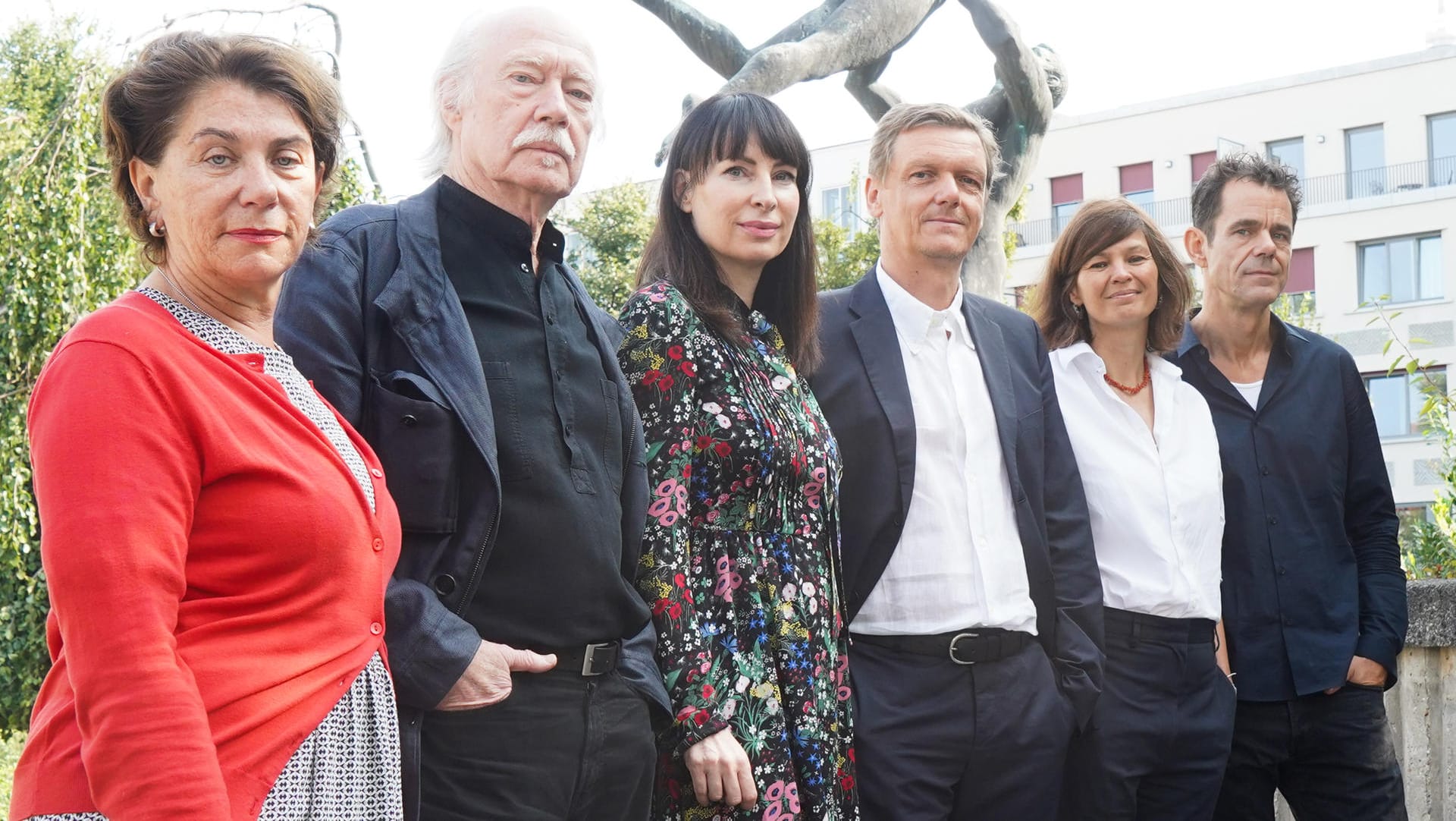 Vorstellung des Mauer- und Kunstprojekts "DAU Freiheit": Kirsten Niehuus (Geschäftsführerin Medienboard Berlin-Brandenburg), Jürgen Jürges (Kameramann), Nina Pohl (Kuratorin Schinkel Pavillon), Thomas Oberender (Intendant Berliner Festspiele), Susanne Marian (Phenomen Films) und Tom Tykwer (Regisseur).