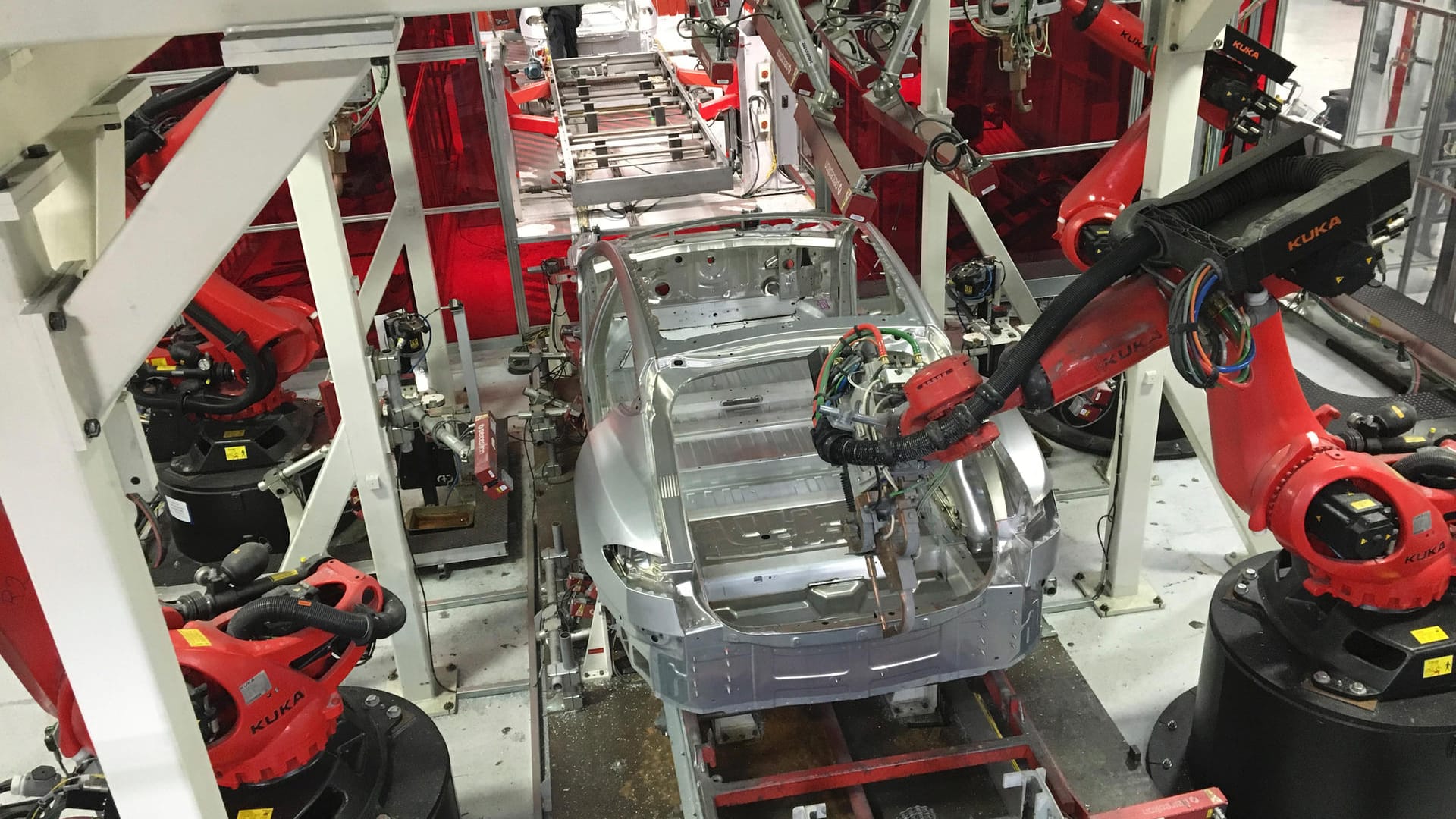 Eine Tesla-Fabrik in Californien: Die Wirtschaft der USA wächst stark. Doch wegen der Handelskonflikte mit der EU und China gehen Experten bald von einem Dämpfer aus. Eine Tesla-Fabrik in Californien: Die Wirtschaft der USA wächst stark. Doch wegen der Handelskonflikte mit der EU und China gehen Experten bald von einem Dämpfer aus.