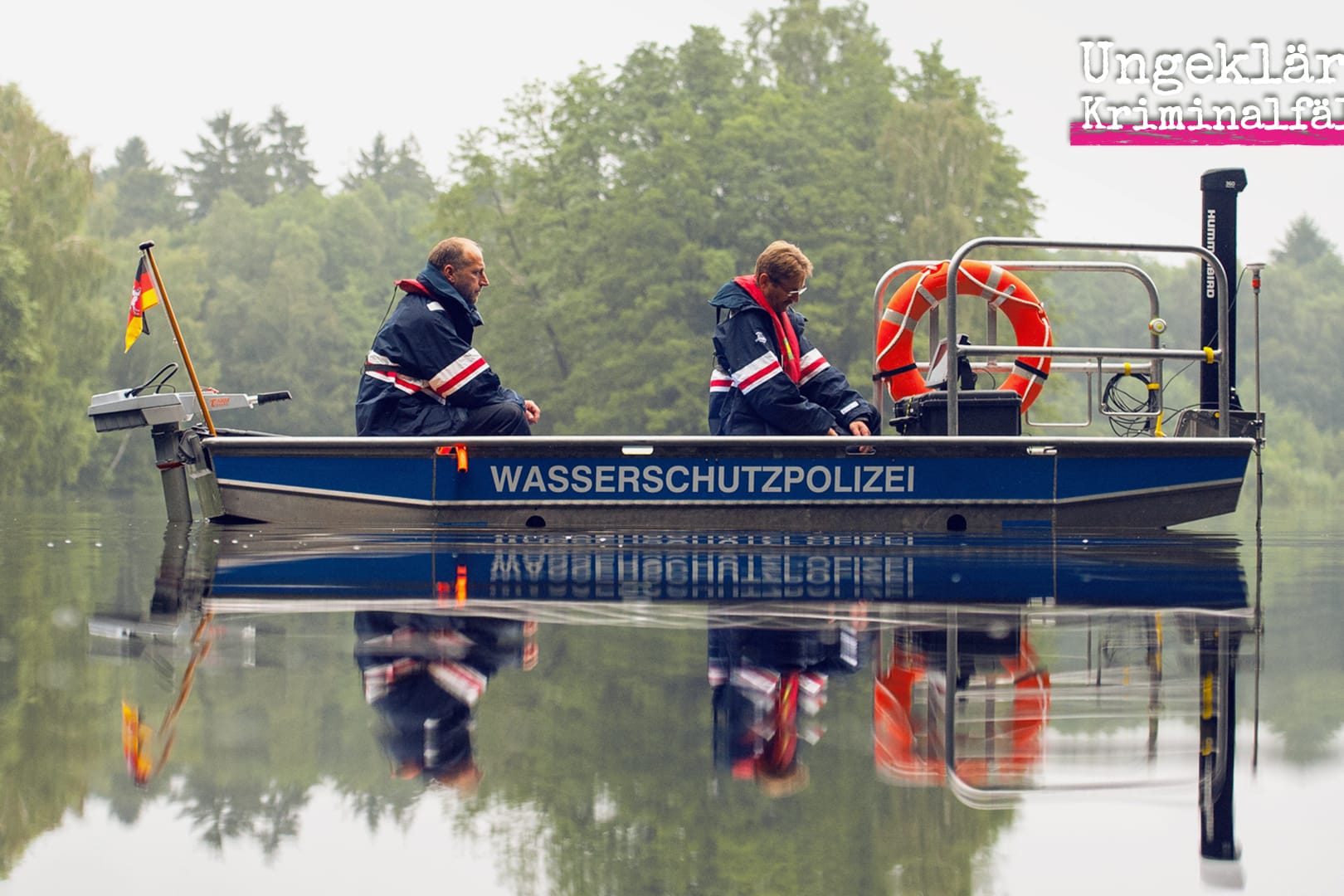 August 2015: Einsatzkräfte der Polizei suchen in einem Teich bei Holm-Seppensen nach Sylvia Schulze und ihrer Tochter.