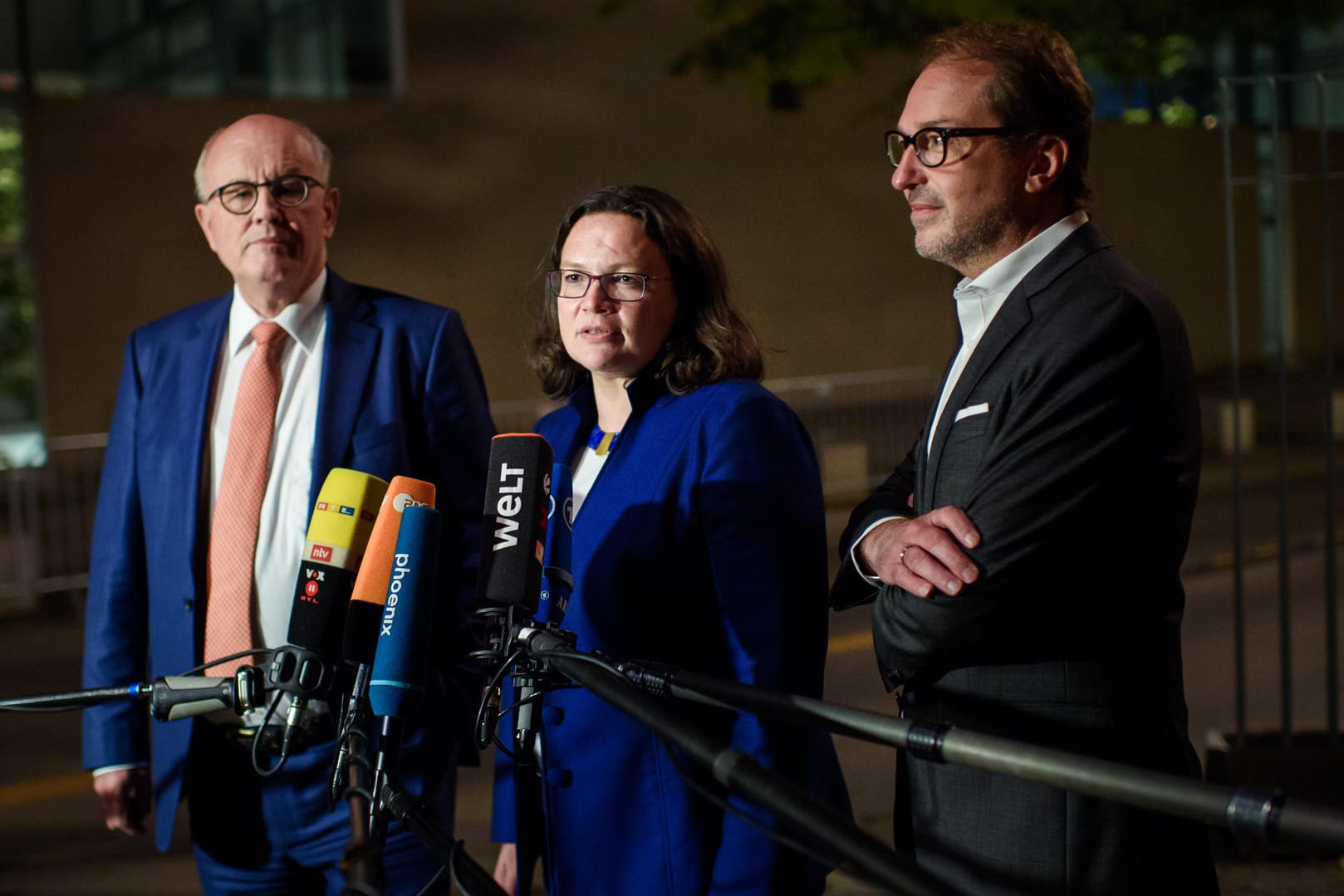 Unions-Fraktionschef Volker Kauder, SPD-Chefin Andrea Nahles und CSU-Landesgruppenchef Alexander Dobrindt bei der Vorstellung des Rentenpakets: Arbeitgeber und Sozialverbände äußern Kritik an der Einigung.
