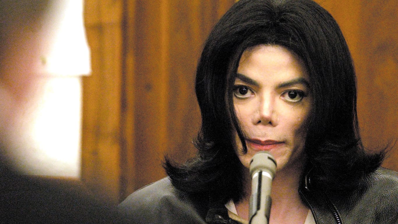 Michael Jackson: Die ihm nachgesagten Schönheits-Operationen ließen ihn wie ein Kunstprodukt aussehen.