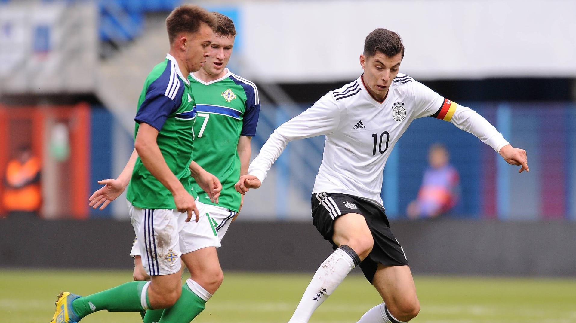 Könnte die Rolle von Mesut Özil übernehmen: Leverkusens Kai Havertz (19).