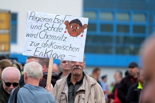 "Afrikanische Enklave": Teilnehmer der von Pro Chemnitz organisierten Demonstration.