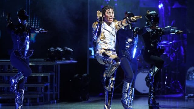 Dantanio Goodman verkörpert den erwachsenen Michael Jackson.