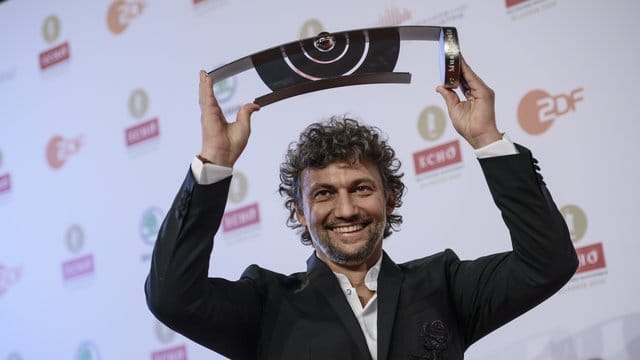 Der Echo Klassik, den Jonas Kaufmann 2016 in der Kategorie "Bestseller des Jahres" gewonnen hat, ist Geschichte. Der Echo Klassik, den Jonas Kaufmann 2016 in der Kategorie "Bestseller des Jahres" gewonnen hat, ist Geschichte.