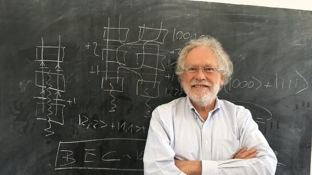 Quantenphysiker Anton Zeilinger gehört weltweit zu den führenden Köpfen, die an einer neuen Art der Informations-Übertragung mittels "spukhafter Fernwirkung" arbeiten. Quantenphysiker Anton Zeilinger gehört weltweit zu den führenden Köpfen, die an einer neuen Art der Informations-Übertragung mittels "spukhafter Fernwirkung" arbeiten.