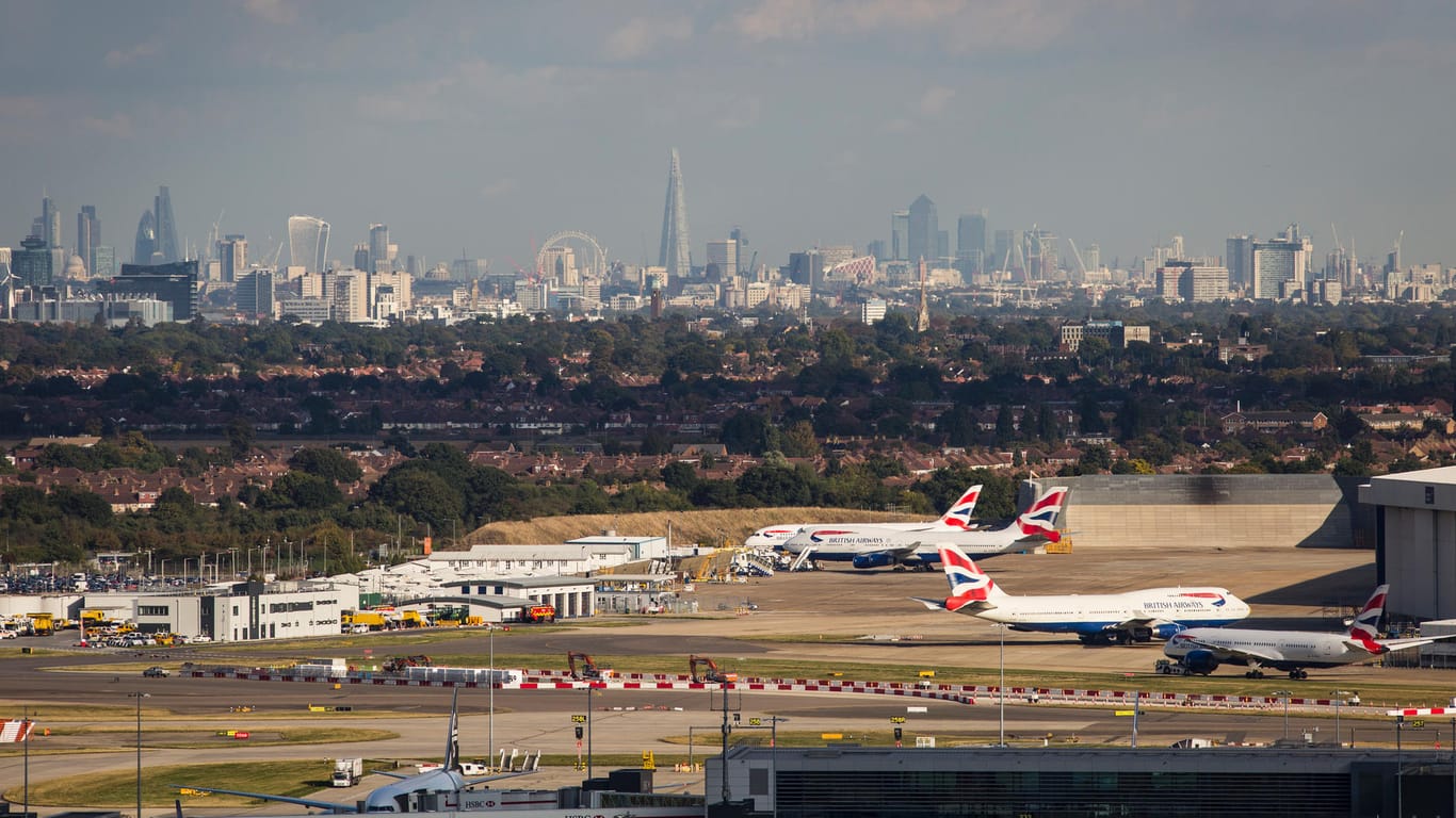 Flughafen London Heathrow: Im Hintergrund ist das 25 Kilometer entfernte London zu sehen.