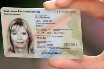 Kaum ein Bürger in Deutschland nutzt den neuen Personalausweis für Behördendienste im Internet.