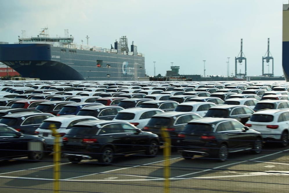 Autoterminal in Bremerhaven: EU und USA streiten seit Monaten über Autozölle.