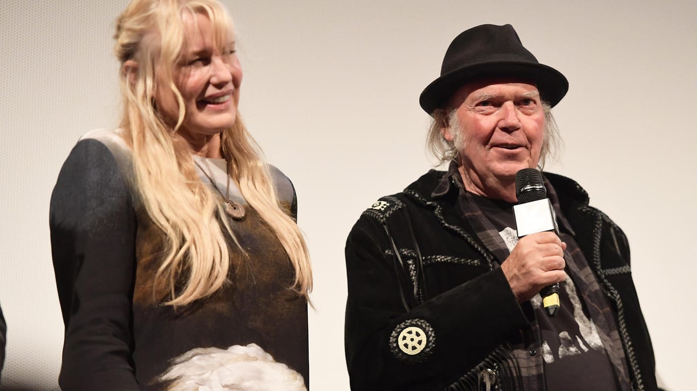 Daryl Hannah und Neil Young: Die beiden sind seit 2014 ein Paar.