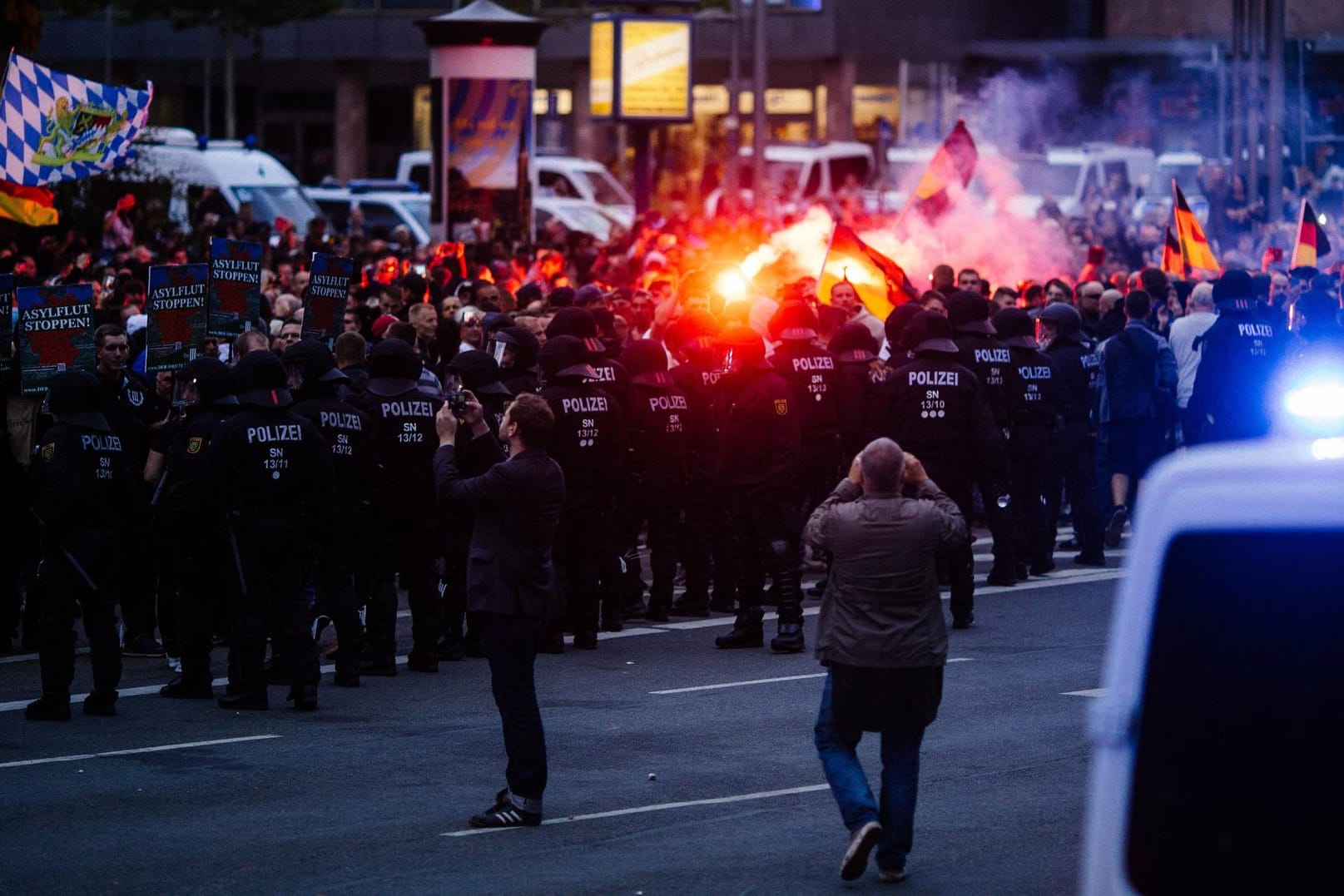 Chemnitz: In der sächsischen Stadt kam es zu schweren Ausschreitungen nach der Tötung eines 35-jährigen.