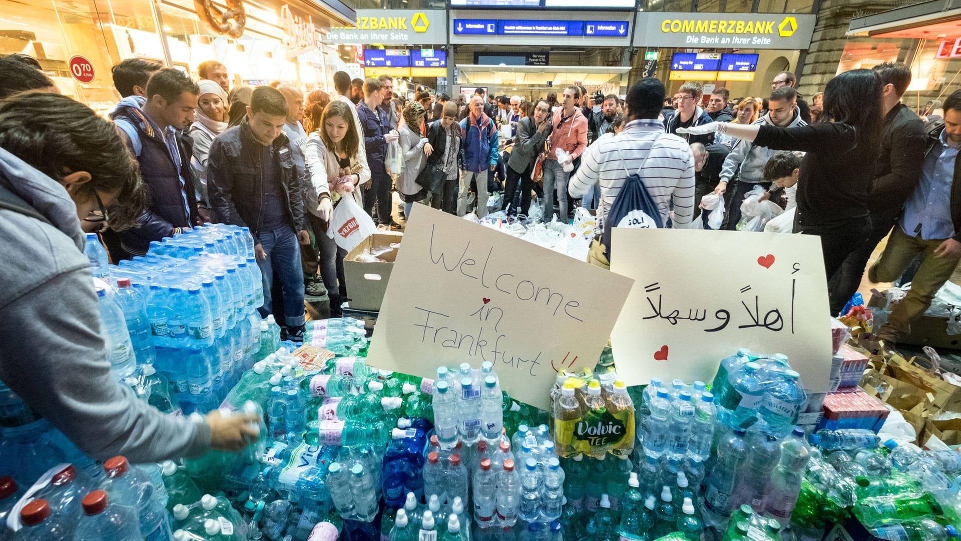 "Willkommenskultur" am Frankfurter Bahnhof: Im Herbst 2015 engagierten sich Hunderttausende für Geflüchtete.