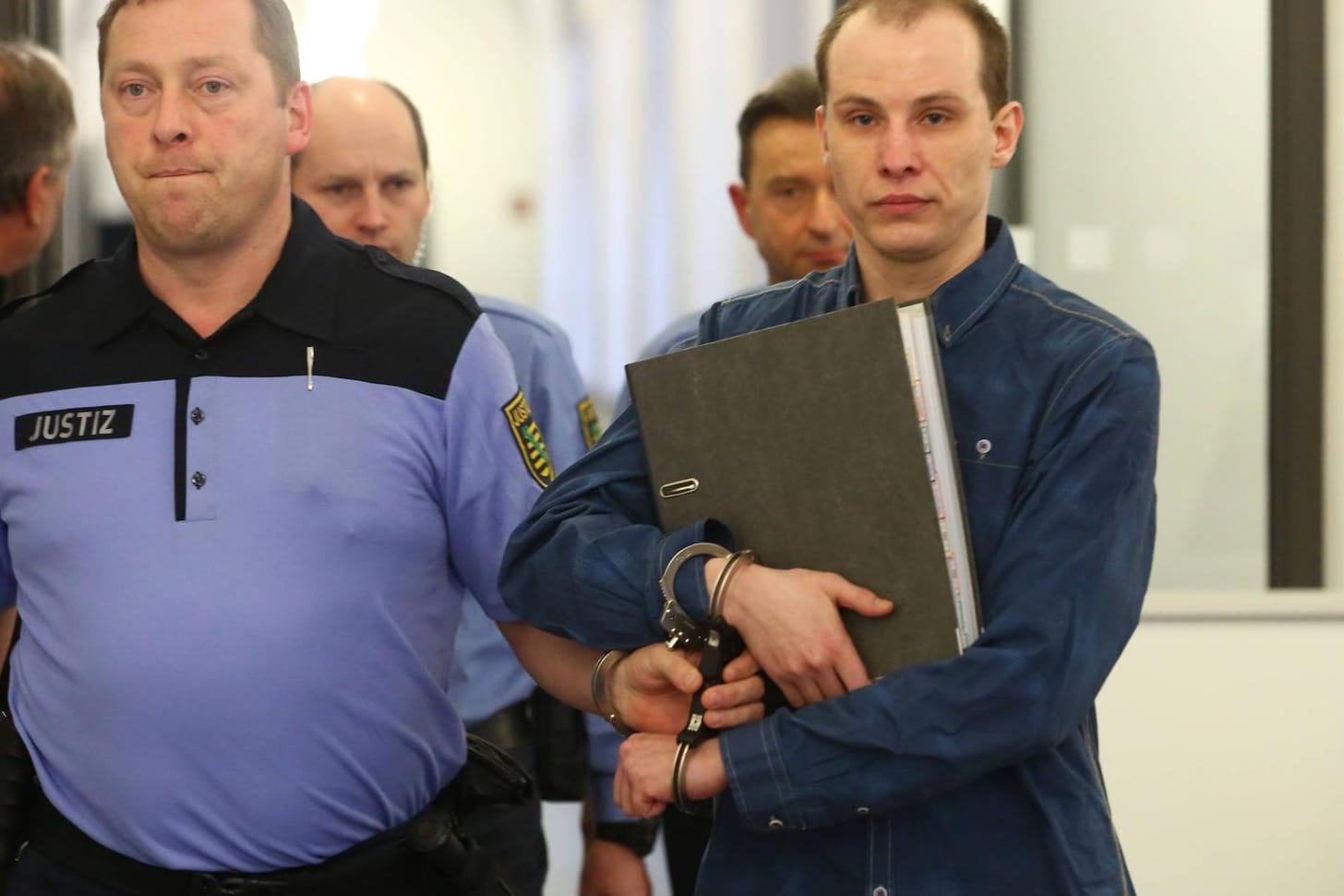 Der nun verurteilte Bombenleger Nino K.: Das Gericht hat die Strafe auf fast zehn Jahre Haft für zwei Sprengstoffanschläge festgesetzt.