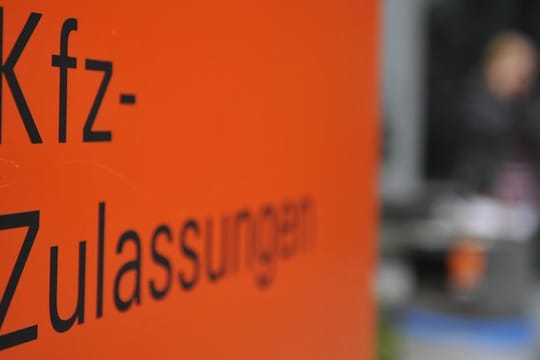 Das Bundesverkehrsministerium will das Anmelden von Fahrzeugen im Netz möglich machen.