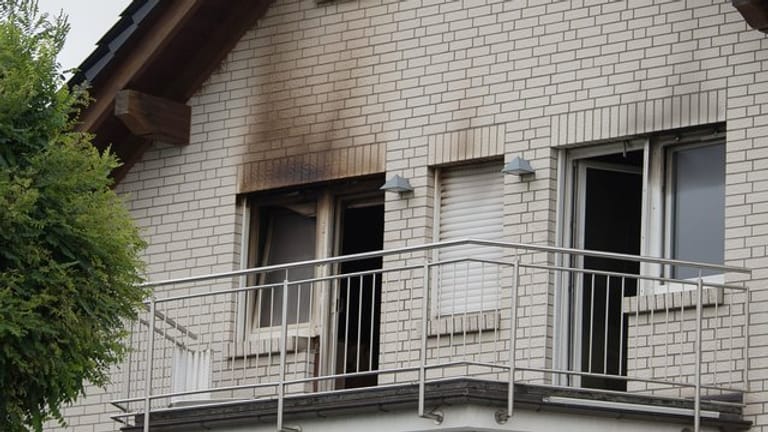 Brandspuren an der Fassade des Einfamilienhauses in Mörlenbach.