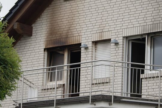 Brandspuren an der Fassade des Einfamilienhauses in Mörlenbach.