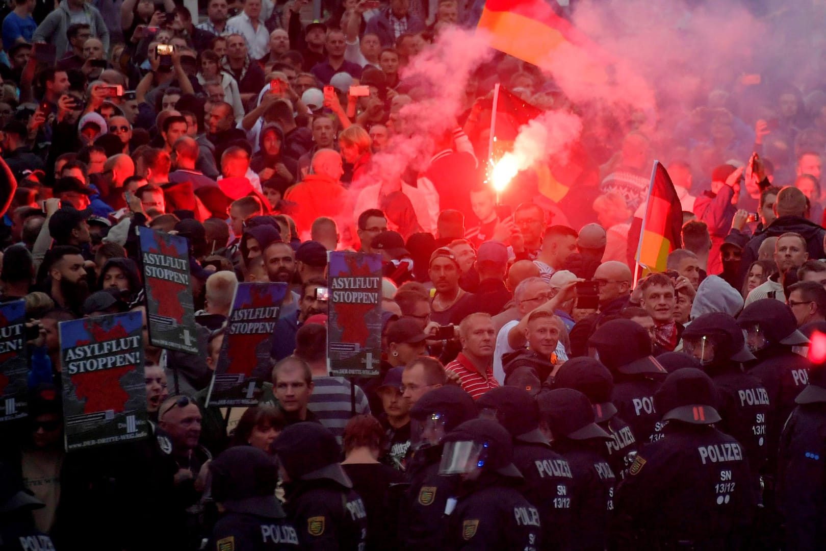 Neonazi-Demonstration in Chemnitz: Auch am Samstag werden AfD-Funktionäre voraussichtlich mit militanten Rechtsextremen marschieren – die Initiatoren der Kundgebung haben keine Berührungsängste mit Neonazis.