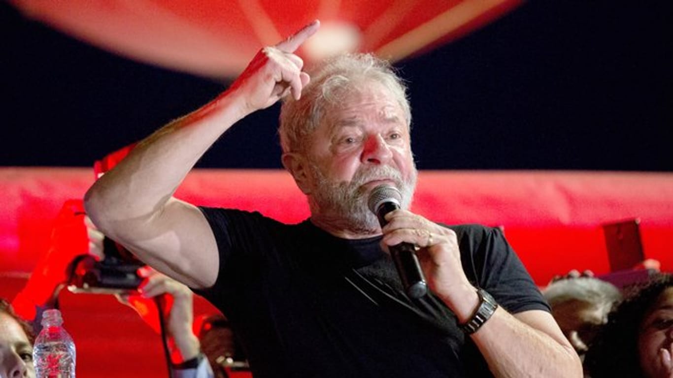 Brasiliens Ex-Präsident Lula da Silva führt alle Umfragen an und könnte die Wahl leicht gewinnen.