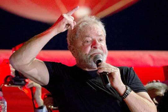 Brasiliens Ex-Präsident Lula da Silva führt alle Umfragen an und könnte die Wahl leicht gewinnen.