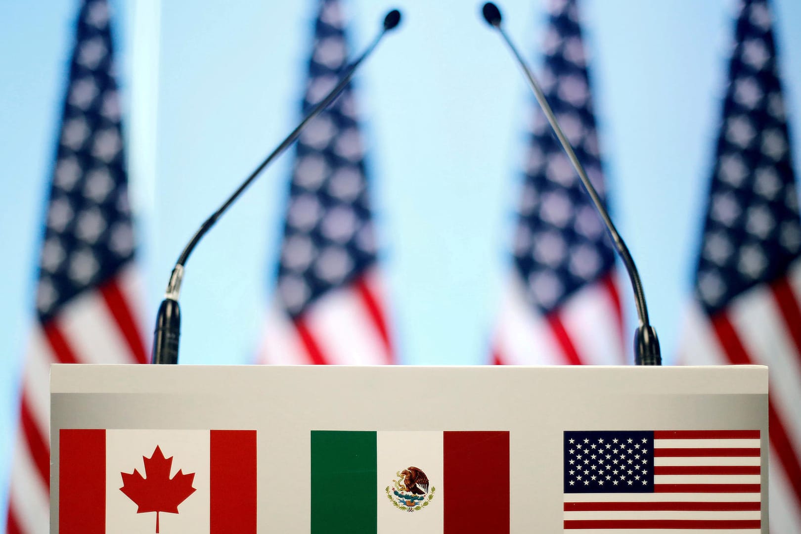 Leeres Rednerpult bei der siebten Runde der Nafta-Gespräche (Archivbild): Die Verhandlungen zu dem nordamerikanischen Freihandelsabkommen Nafta sind auf einem Tiefpunkt angekommen. Die Gespräche der USA und Kanada sind bisher erfolglos verlaufen.