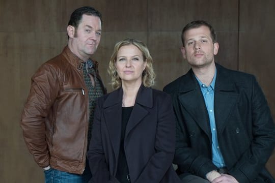 Kriminalkommissar Paul Böhmer (Jürgen Tonkel, l-r), Kriminalhauptkommissarin Vera Lanz (Katharina Böhm), und Kriminalkommissar Maximilian Murnau (Christoph Schechinger) bilden das Team der ZDF-Krimireihe "Die Chefin".