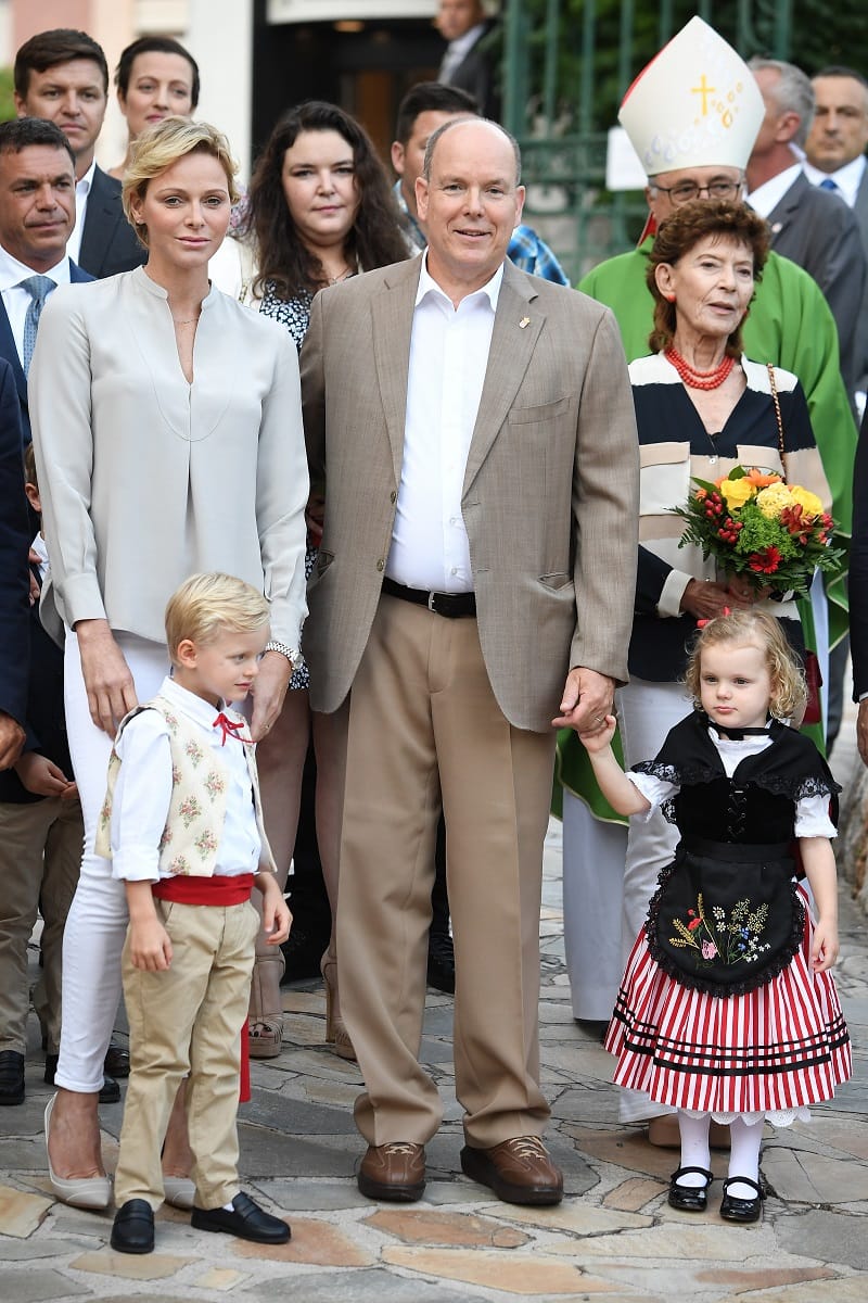 Die Fürstenfamilie: Charlène, Jacques, Albert und Gabriella.