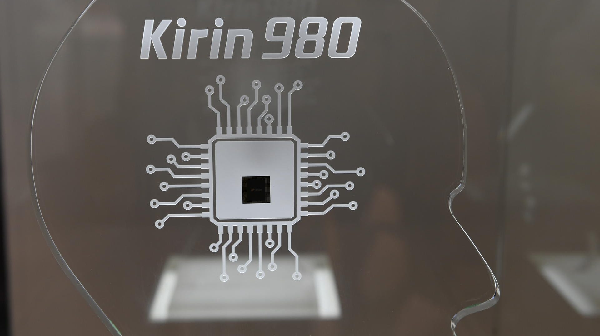 Vorstellung des neuen Hochleistungschips der chinesischen Firma Huawei: Der Prozessor Kirin 980 soll die Leistung in Smartphones um 20 Prozent steigern und 40 Prozent weniger Energie verbrauchen als die bisherigen Top-Prozessoren.