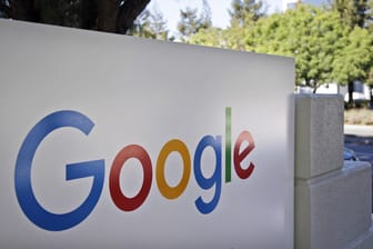 Google-Logo: Der Konzern hat seiner sprechenden Assistenzsoftware als erster Anbieter beigebracht, zwei Sprachen gleichzeitig zu verstehen.