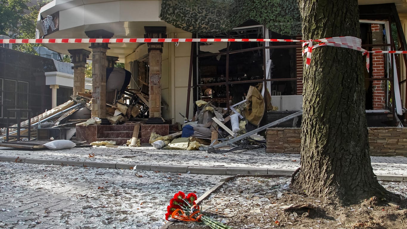 Das zerstörte Café: Die Explosion tötete Sachartschenko und verletzte viele weitere Menschen.