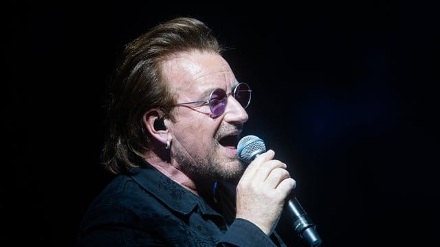 Da konnte er noch singen: Bono beim Konzert seiner Band U2 in Berlin.