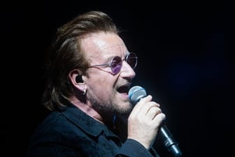 Da konnte er noch singen: Bono beim Konzert seiner Band U2 in Berlin.