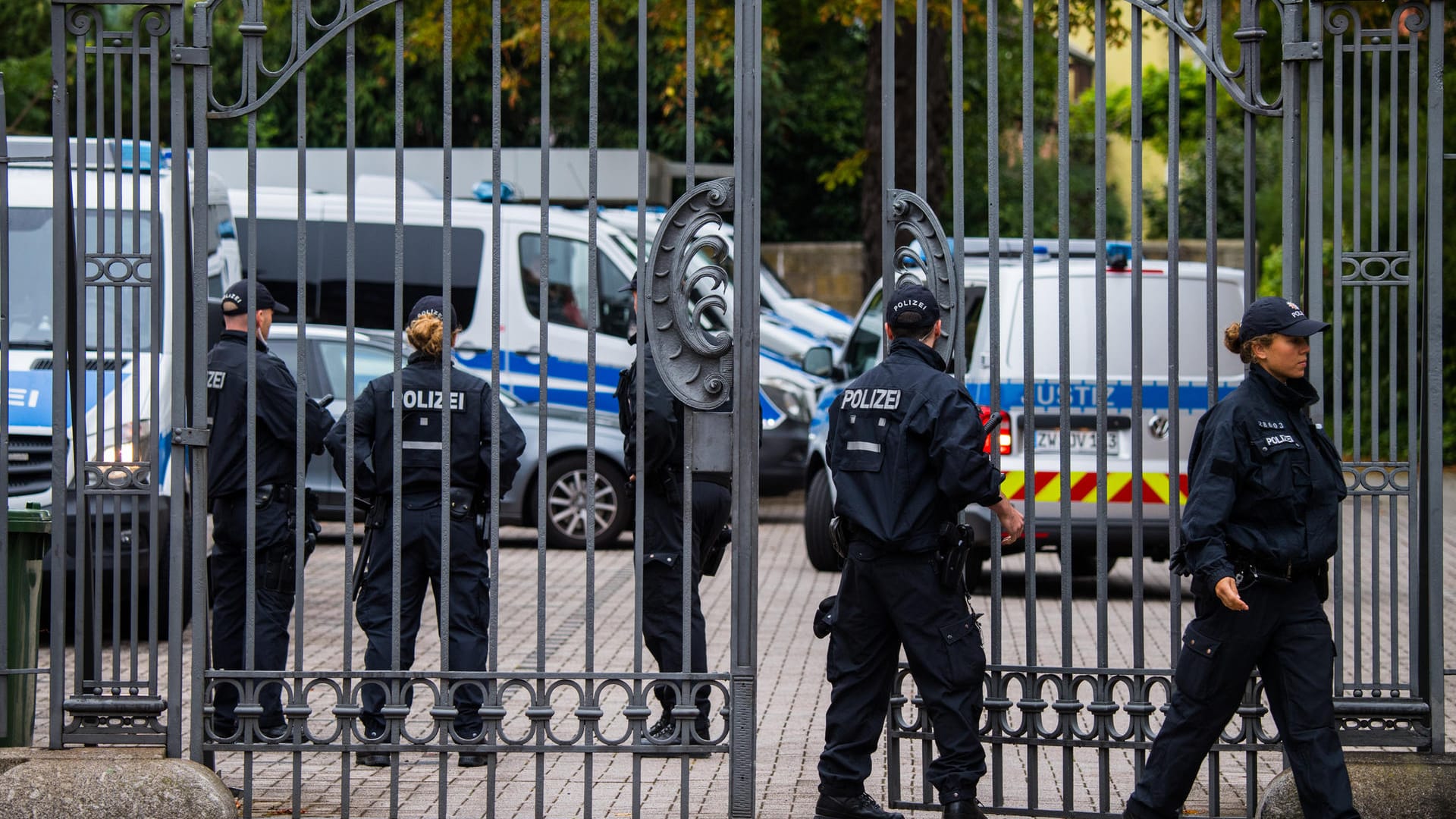 Das Gericht in Landau: Der Angeklagte Abdul D. hatte die 15 Jahre alte Mia wenige Tage nach Weihnachten in einem Drogeriemarkt in Kandel aus Eifersucht niedergestochen.