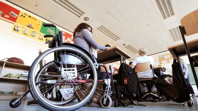 Der Anteil der Schüler, die noch an Förderschulen lernen, nahm von 4,9 Prozent im Jahr 2008 auf 4,3 Prozent 2017 ab. Der Anteil der Schüler, die noch an Förderschulen lernen, nahm von 4,9 Prozent im Jahr 2008 auf 4,3 Prozent 2017 ab.