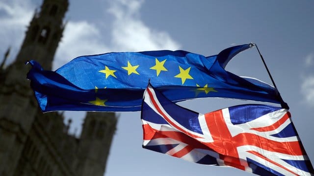 Premierministerin Theresa May hat den immer lauter werdenden Forderungen nach einem zweiten landesweiten Brexit-Referendum bisher eine klare Absage erteilt. Premierministerin Theresa May hat den immer lauter werdenden Forderungen nach einem zweiten landesweiten Brexit-Referendum bisher eine klare Absage erteilt.