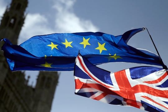 Premierministerin Theresa May hat den immer lauter werdenden Forderungen nach einem zweiten landesweiten Brexit-Referendum bisher eine klare Absage erteilt.