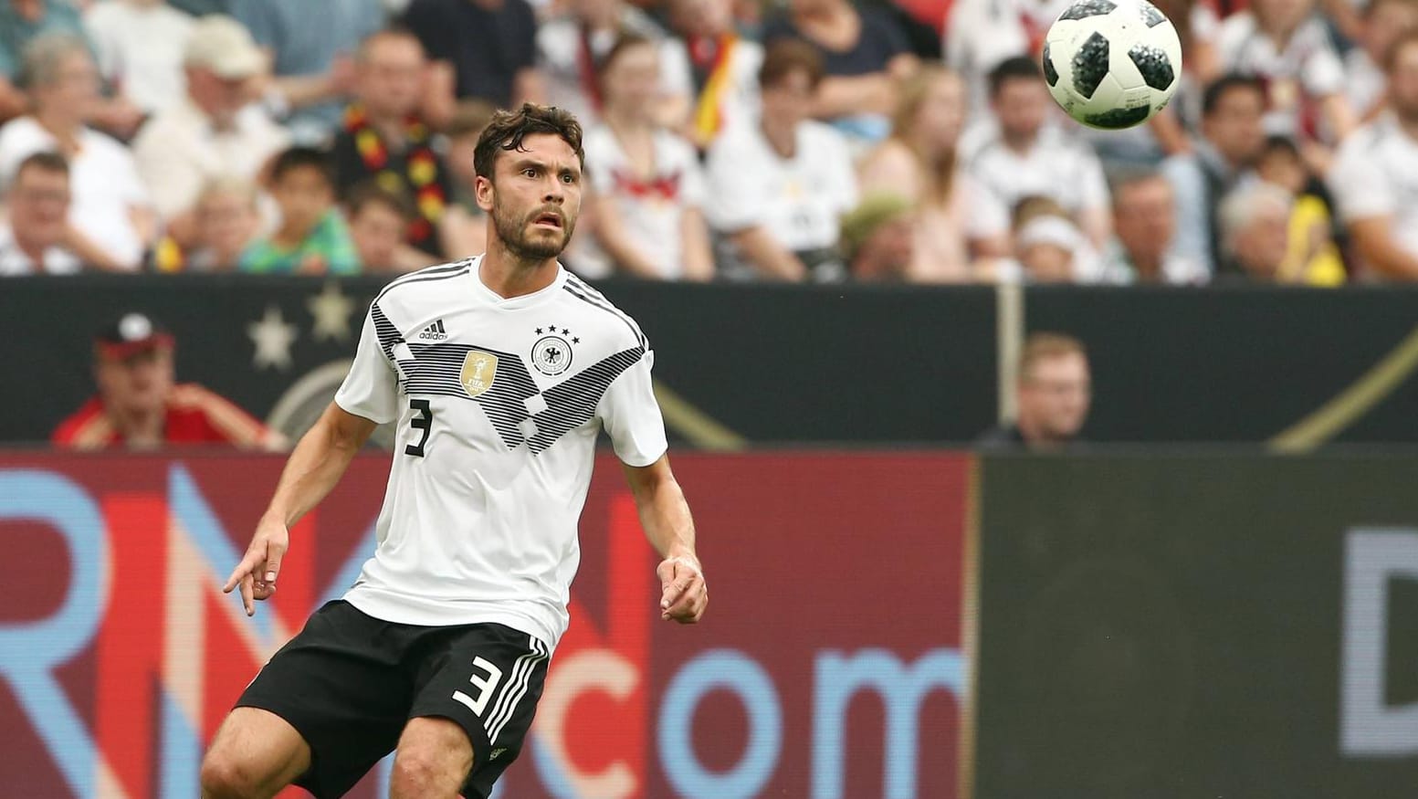 Jonas Hector im DFB-Trikot. Der 28-Jährige ist eigentlich Stammspieler unter Bundestrainer Löw, hat bereits 39 Länderspiele absolviert.