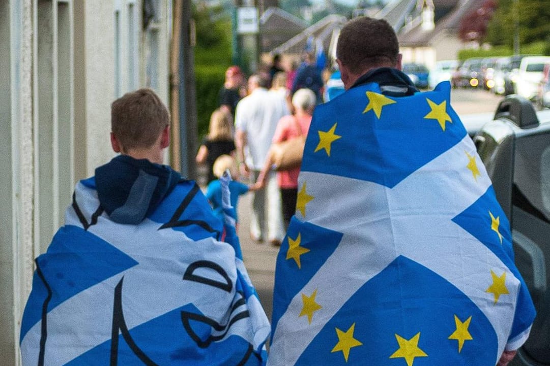 Vater und Sohn bei einer Unabhängigkeitsdemo: Wegen des Brexits wollen immer mehr Schotten, dass sich ihr Land von Großbritannien loslöst.