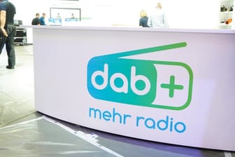 Immer mehr Haushalte in Deutschland setzen beim Radio auf den digitalen Übertragungsstandard DAB (Digital Audio Broadcasting).