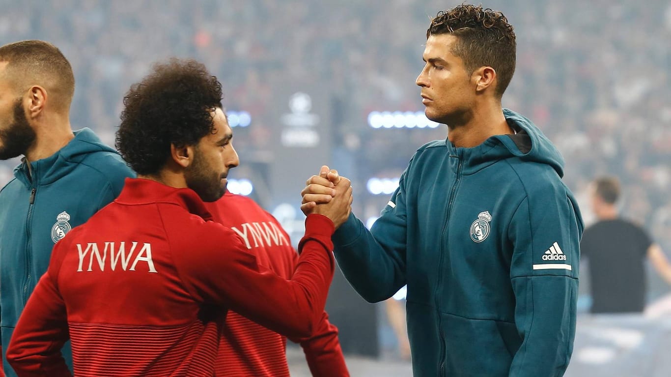 Mo Salah (l.) und Cristiano Ronaldo vor dem Champions-League-Finale: Beide konkurrieren nun um den Titel als bester Fußballer der Welt.