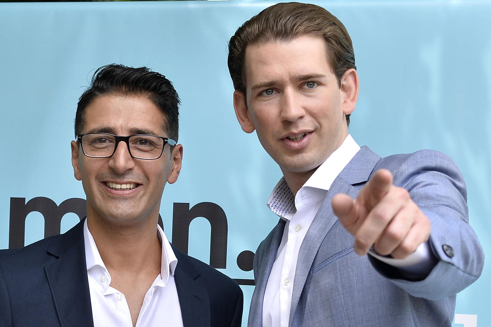 Efgani Dönmez und ÖVP-Chef Sebastian Kurz (r) während einer Pressekonferenz: Efgani ist aus der ÖVP-Parlamentsfraktion ausgeschlossen worden, weil er eine Staatssekretärin im Berliner Senat sexistisch beleidigt hat.